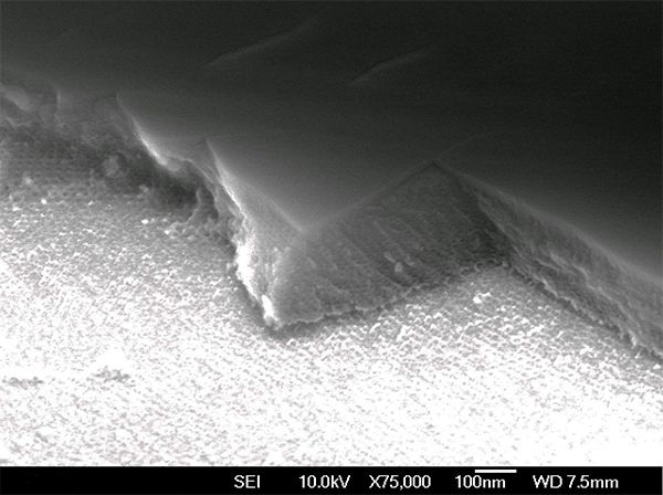 Тонкая плёнка «обычного» мезопористого диоксида кремния (иллюстрация UCLA / Laurent Pilon's Research Group).