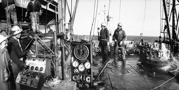 Project Mohole — первая попытка дойти до мантии, предпринятая в 1961 году и завершившаяся неудачей. (Фото Fritz Goro, Time Life Pictures / Getty Images.)