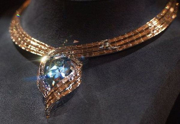 Самые дорогие бриллианты в мире | Алмаз Хоупа признан одним из самых известных бриллиантов Нового света. Он имеет вес 45,52 кар. У него рекордная стоимость, которая превышает 200 млн. долл.