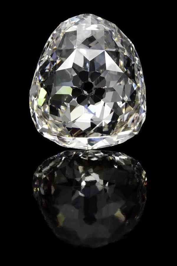 Самые дорогие бриллианты в мире | Белый бриллиант в 34,98 кар, которому более 400 лет, был предметом гордости королевских семей Франции, Англии и Пруссии. На торгах за него отдали почти 10 млн долл.