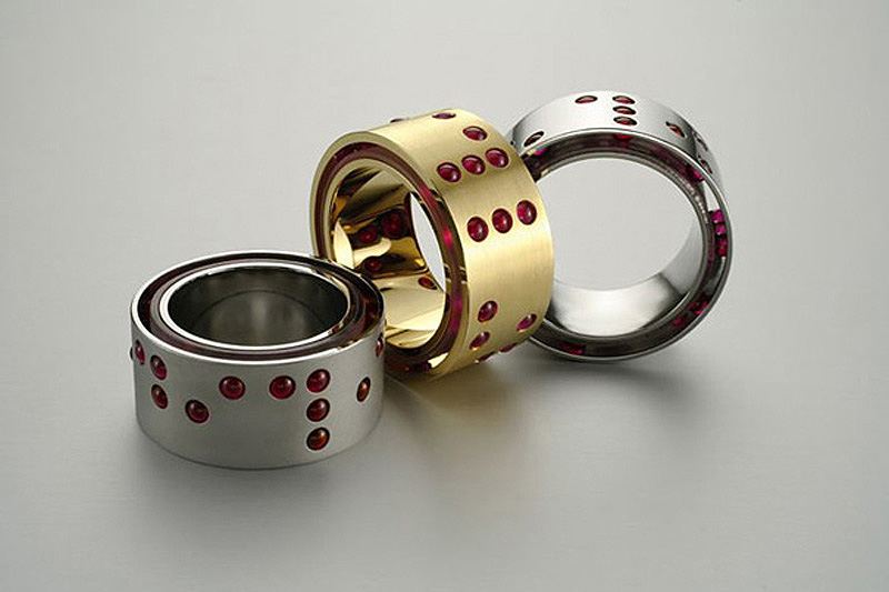 Самые необычные и уникальные кольца | На этих кольцах написана фраза «Я тебя люблю» шрифтом Брайля (для слепых).