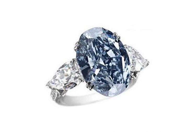 Кольцо с голубым бриллиантом от Chopard
