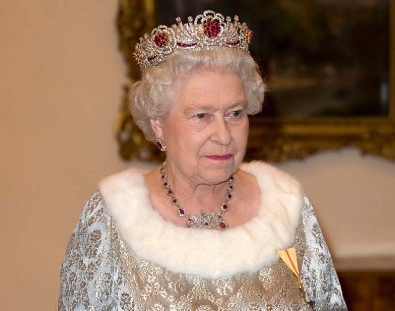 Интересные факты о драгоценностях | Коллекция драгоценностей Королевы Елизаветы II Великобритании оценивается в 57 миллионов долларов.