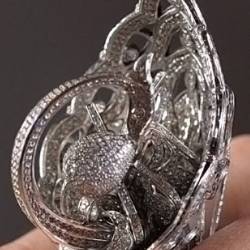 Царевну-Лебедь - кольцо с наибольшим в мире количеством бриллиантов, продадут на аукционе