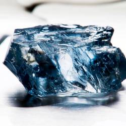 В ЮАР нашли редкий голубой алмаз весом 25,5 карата