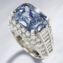 Синий бриллиант стоимостью в 10 миллионов