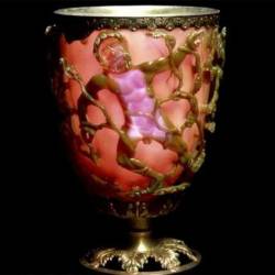 1600-летний светящийся римский кубок оказался первым в мире образцом нанотехнологий