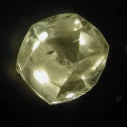 О чем рассказали жидкие включения внутри древних алмазов