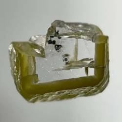В древнем алмазе нашли ранее неизвестный минерал из мантии Земли